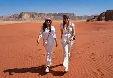 What to Wear for Camel Red Sand Tour in Riyadh